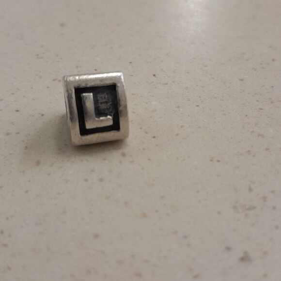 Sterling Pandora "L" Charm....EUC   - Picture 1 of 3